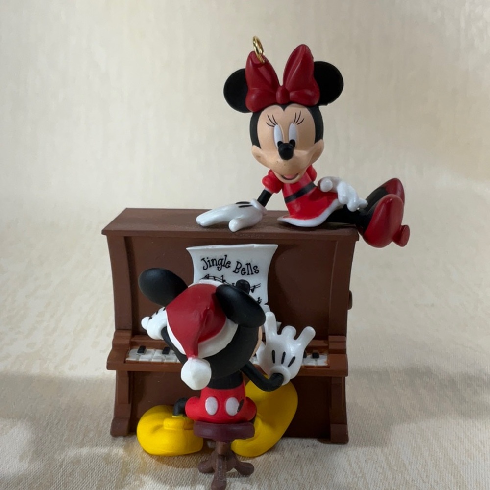 2012 A Merry Serenade Mickey and Minnie Keepsake Magic Sound Ornament
